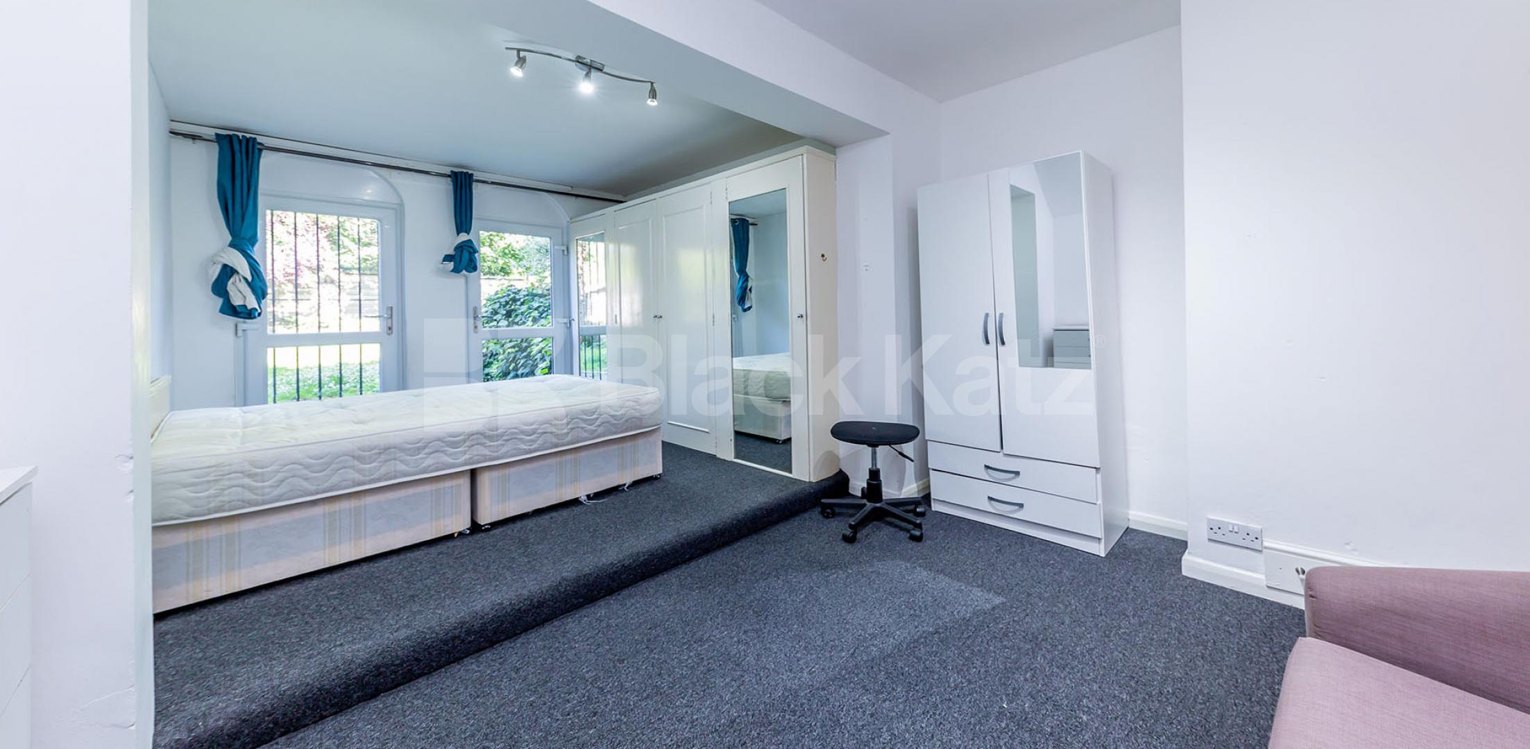 			NEW INSTRUCTION! , 3 Bedroom, 1 bath, 1 reception Flat			 Hungerford Road, CALEDONIAN ROAD 